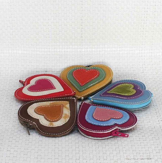 Tienda online de artículos hechos a mano en cuero y piel. Artesanos del cuero. Regalar Artesanía es regalar con el corazón DSC0360 copia DSC0360 copia Tienda online Artesanos del cuero. Artesanía en cuero y piel.
