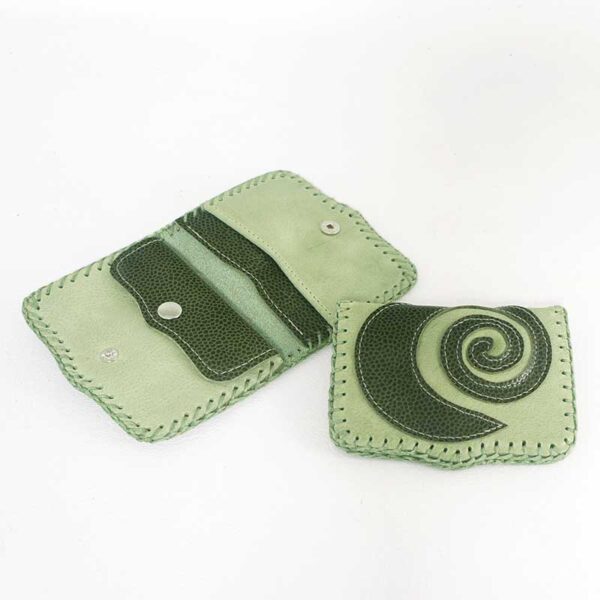 cartera de piel verde claro