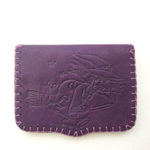 Cartera de piel morada