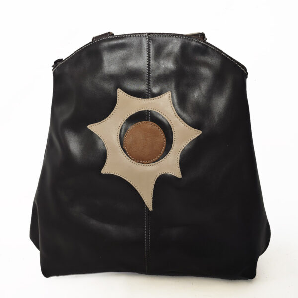 Tienda online de artículos hechos a mano en cuero y piel. Artesanos del cuero. Mochila de cuero con Eclipse IMG 20260626 0957481 copia Mochila de piel marrón oscuro
