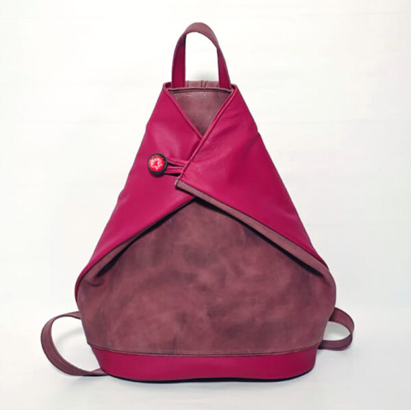 Tienda online de artículos hechos a mano en cuero y piel. Artesanos del cuero. Mochila bolso antirrobo de piel Imagen de WhatsApp 2025 10 30 a las 07.08.11 80a547ef Mochila antirrobo de piel fucsia/rosa palo