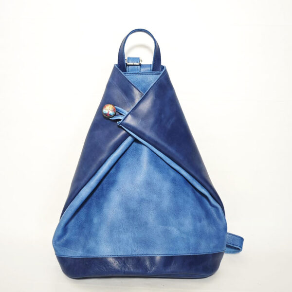 Tienda online de artículos hechos a mano en cuero y piel. Artesanos del cuero. Mochila bolso antirrobo de piel Imagen de WhatsApp 2025 11 03 a las 09.00.43 8e90dc34 Mochila bolso antirrobo azul