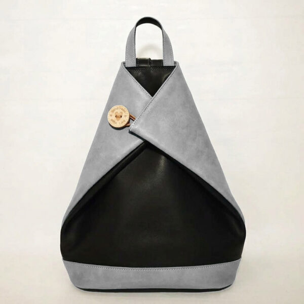 Tienda online de artículos hechos a mano en cuero y piel. Artesanos del cuero. Mochila bolso antirrobo de piel mch boton negra Mochila antirrobo de piel negro/gris