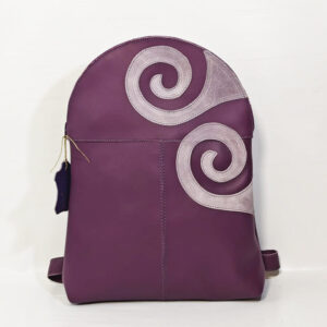 Mochila de piel morada