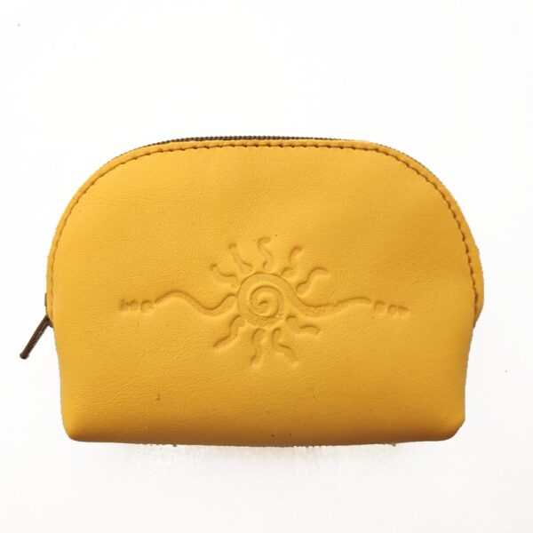 Tienda online de artículos hechos a mano en cuero y piel. Artesanos del cuero. Monedero de piel con cremallera "Amanecer" IMG 20260619 091650 Monedero de piel amarillo