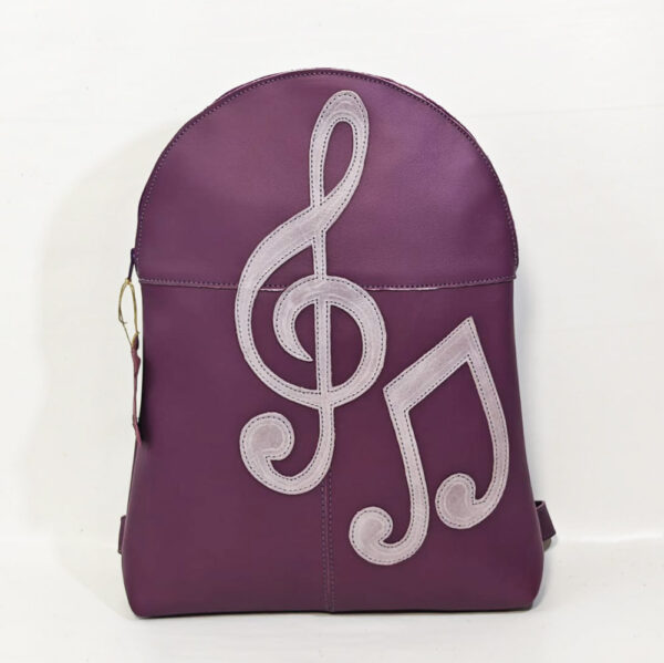 Tienda online de artículos hechos a mano en cuero y piel. Artesanos del cuero. Músic, mochila pequeña de piel WhatsApp Image 2026 04 14 at 08.00.39 3 Mochila de piel morada