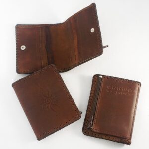billetero de piel marrón tabaco
