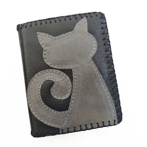 Tienda online de artículos hechos a mano en cuero y piel. Artesanos del cuero. Billetero pequeño con gatito IMG 20261008 074647 Cartera billetero de piel negro