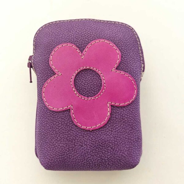 Tienda online de artículos hechos a mano en cuero y piel. Artesanos del cuero. Pitillera de piel con cremallera IMG 20250619 091631 Pitillera de piel morada