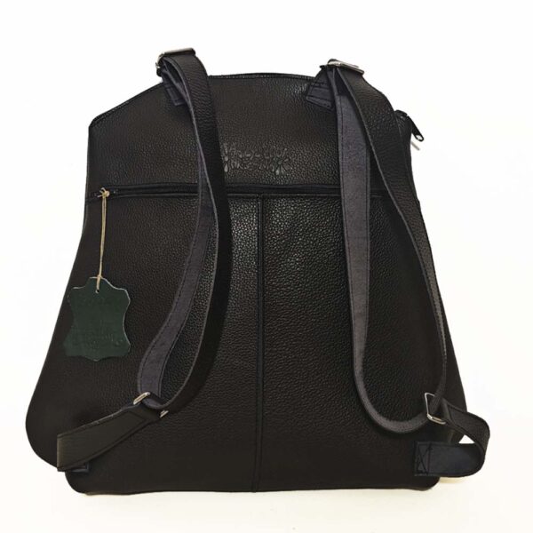 Mochila de piel negra