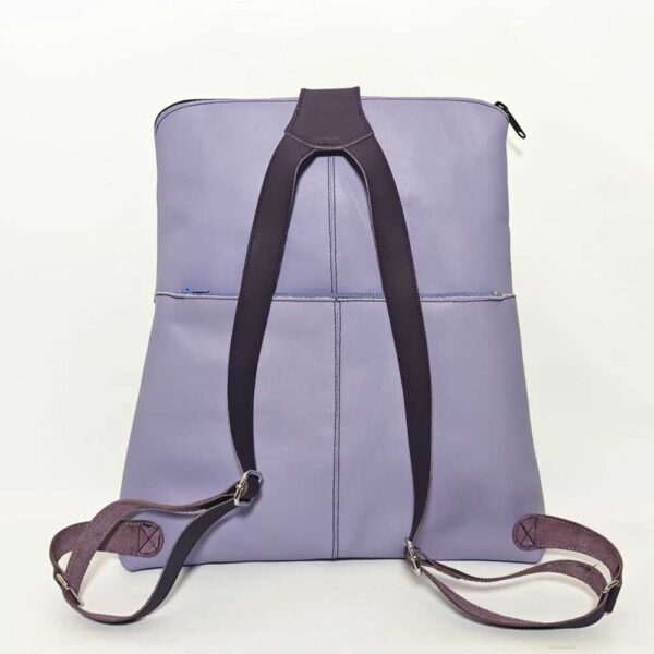 Tienda online de artículos hechos a mano en cuero y piel. Artesanos del cuero. Moncayo mochila antirrobo de piel IMG 20250124 080126 Mochila de piel lila