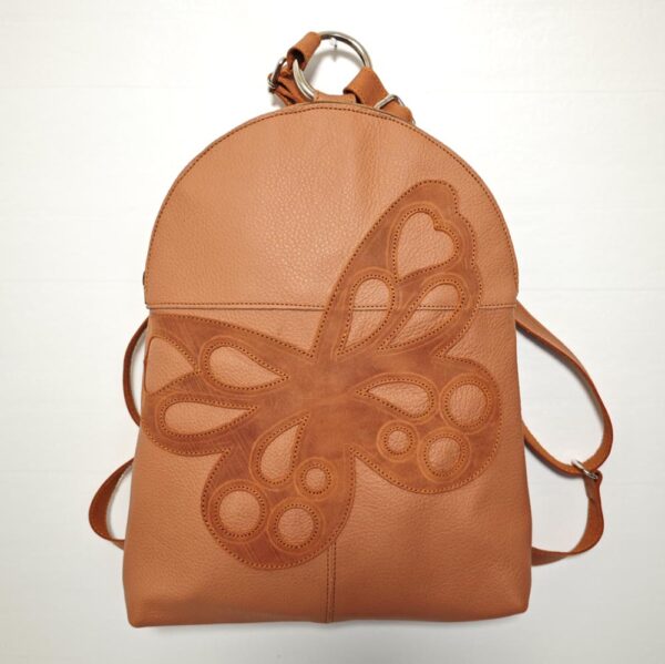 Mochila de piel naranja