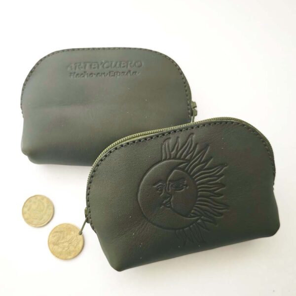 monedero de piel verde oscuro
