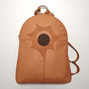Mochila de piel naranja