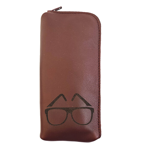 Tienda online de artículos hechos a mano en cuero y piel. Artesanos del cuero. Funda de gafas de piel con grabado láser. IMG 20260616 122557 1 IMG 20260616 122557 1 Tienda online Artesanos del cuero. Artesanía en cuero y piel.