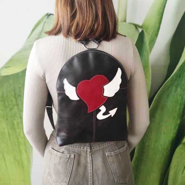 Mochila de piel negra