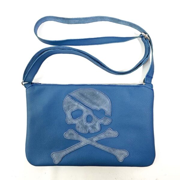 Tienda online de artículos hechos a mano en cuero y piel. Artesanos del cuero. Skull Taga, bolso pequeño horizontal IMG 20260924 095915 Bolso de piel azul