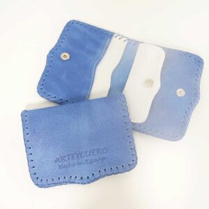 Cartera de piel unicornio azul
