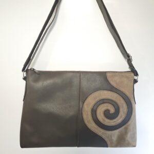 Bolso de piel marrón