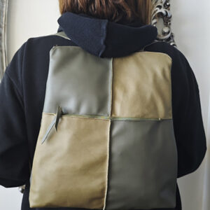 Mochila de piel verde