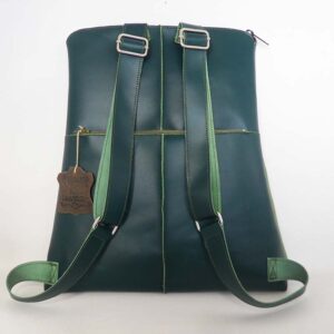 Mochila verde de piel cesped