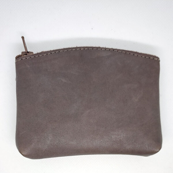 Tienda online de artículos hechos a mano en cuero y piel. Artesanos del cuero. Monedero de piel con cremalleras y anilla para llaves IMG 20250730 092513 Monedero de piel verde