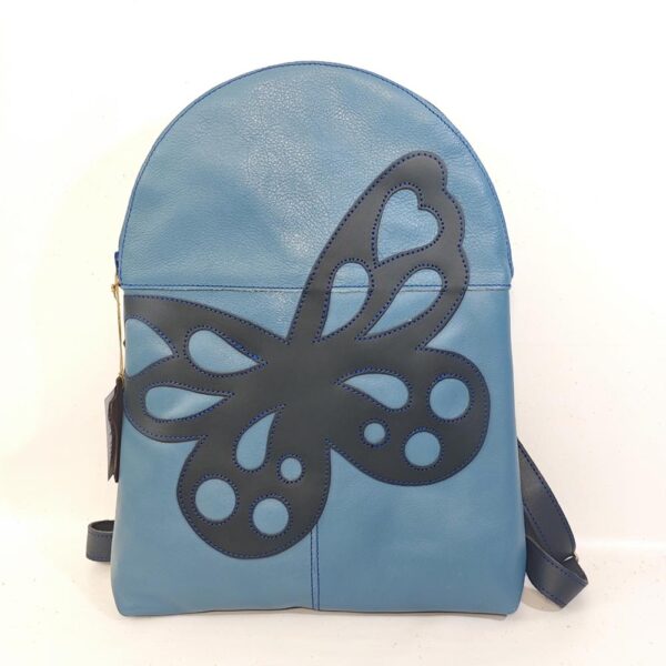 Tienda online de artículos hechos a mano en cuero y piel. Artesanos del cuero. Mochila Mariposa pequeña IMG 20260922 100949 Mochila de piel azul claro