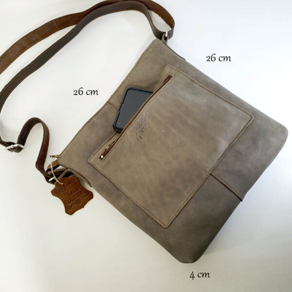 Tienda online de artículos hechos a mano en cuero y piel. Artesanos del cuero. Bolso Corazón, de piel y en muchos colores IMG 20240704 091212 copia Bolso de piel marrón taupe
