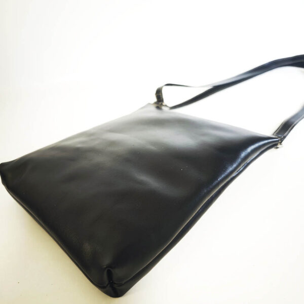 Bolso bandolera de piel negro