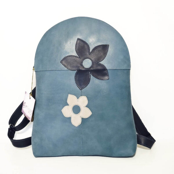 Mochila de piel azul claro
