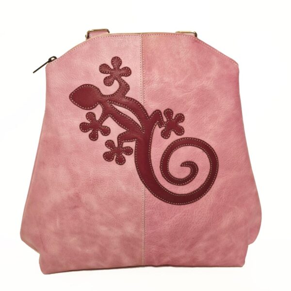 Tienda online de artículos hechos a mano en cuero y piel. Artesanos del cuero. Mochila de cuero Gecko IMG 20260625 080324 Mochila de piel rosa