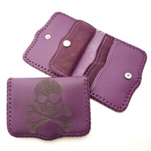 Cartera de piel morada
