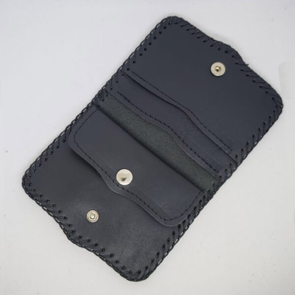 Tienda online de artículos hechos a mano en cuero y piel. Artesanos del cuero. Cartera de cuero unisex con calavera Imagen de WhatsApp 2025 10 20 a las 07.53.12 13c8ba03 Cartera de piel negra