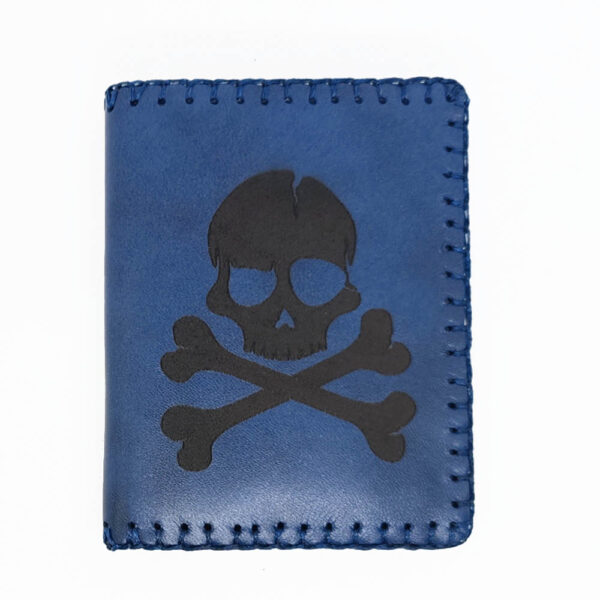 Tienda online de artículos hechos a mano en cuero y piel. Artesanos del cuero. Billetero con tarjetero "Skull" IMG 20250709 104728 Cartera billetero de piel azul