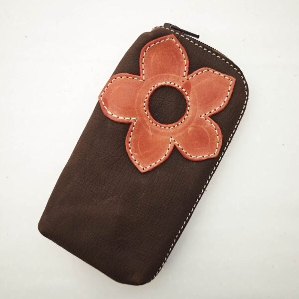 Funda multiusos de piel marrón
