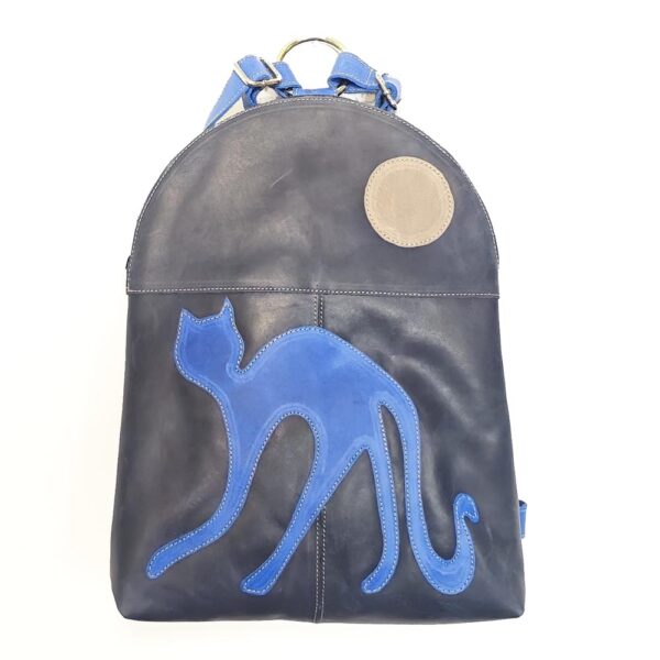 Tienda online de artículos hechos a mano en cuero y piel. Artesanos del cuero. Mochila pequeña de piel azul IMG 20250529 082309 Mochila azul de piel