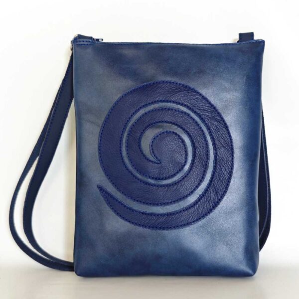 Bolso de piel azul marino