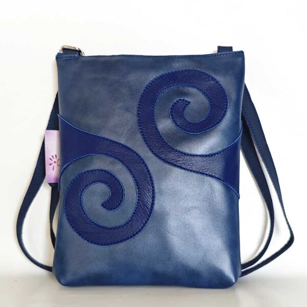 Bolso de piel azul marino