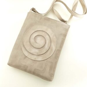 Bolso bandolera de piel beige