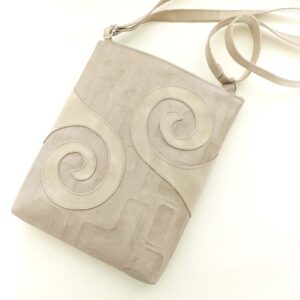 Bolso bandolera de piel beige