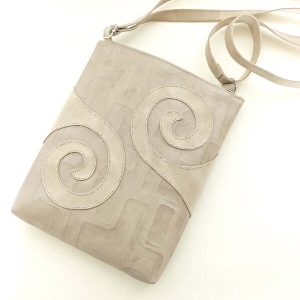 Bolso bandolera de piel beige