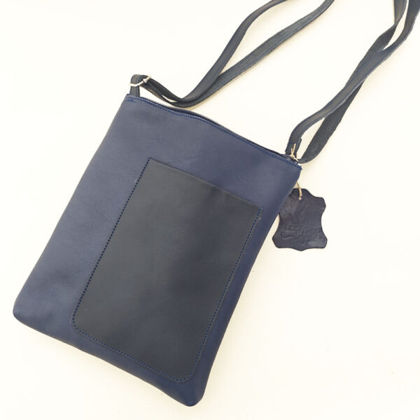 Bolso de piel azul marino