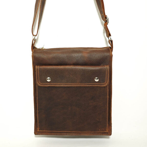 Tienda online de artículos hechos a mano en cuero y piel. Artesanos del cuero. Bandolera de cuero unisex IMG 20251119 071426 Bolso unisex de cuero marrón