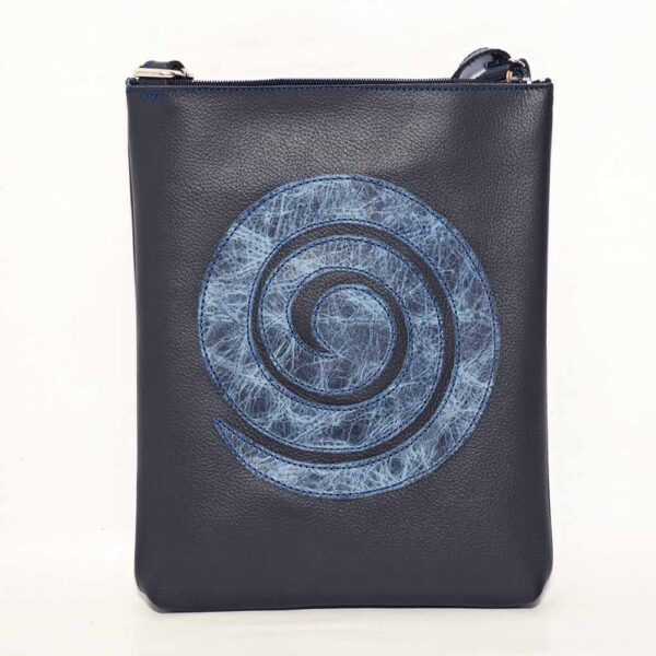 Bolso de piel azul marino