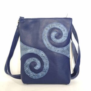 Bolso de piel azul marino