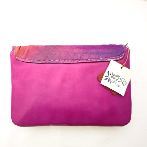 Tienda online de artículos hechos a mano en cuero y piel. Artesanos del cuero. Bolso único de mano en piel Imagen de WhatsApp 2025 10 29 a las 08.46.55 b41ea1c0 Bolso de mano de piel único