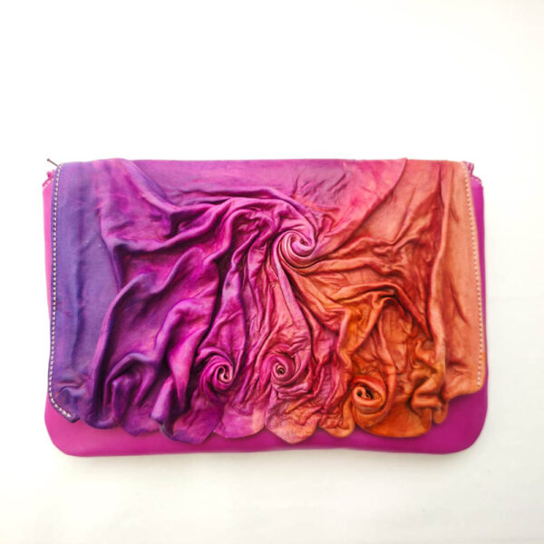 Tienda online de artículos hechos a mano en cuero y piel. Artesanos del cuero. Bolso único de mano en piel Imagen de WhatsApp 2025 10 29 a las 08.46.55 c0ad13f1 Bolso de mano de piel único