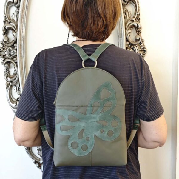 Mochila de piel verde oliva