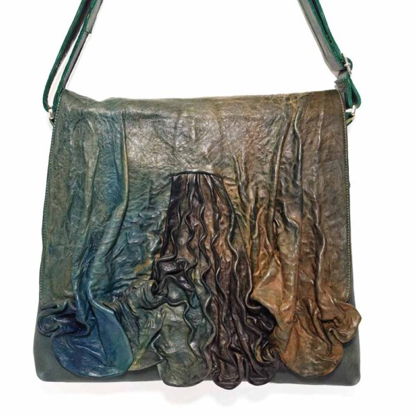 Tienda online de artículos hechos a mano en cuero y piel. Artesanos del cuero. Bolso único de piel IMG 20260303 103208 Bolso único de piel