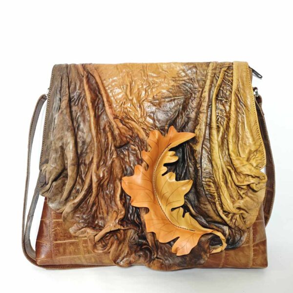 Tienda online de artículos hechos a mano en cuero y piel. Artesanos del cuero. Bolso único de piel Imagen de WhatsApp 2025 10 29 a las 09.51.01 3c63675f Bolso de piel único